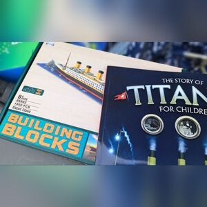 Titanic Set for Kids - Legos & Book
